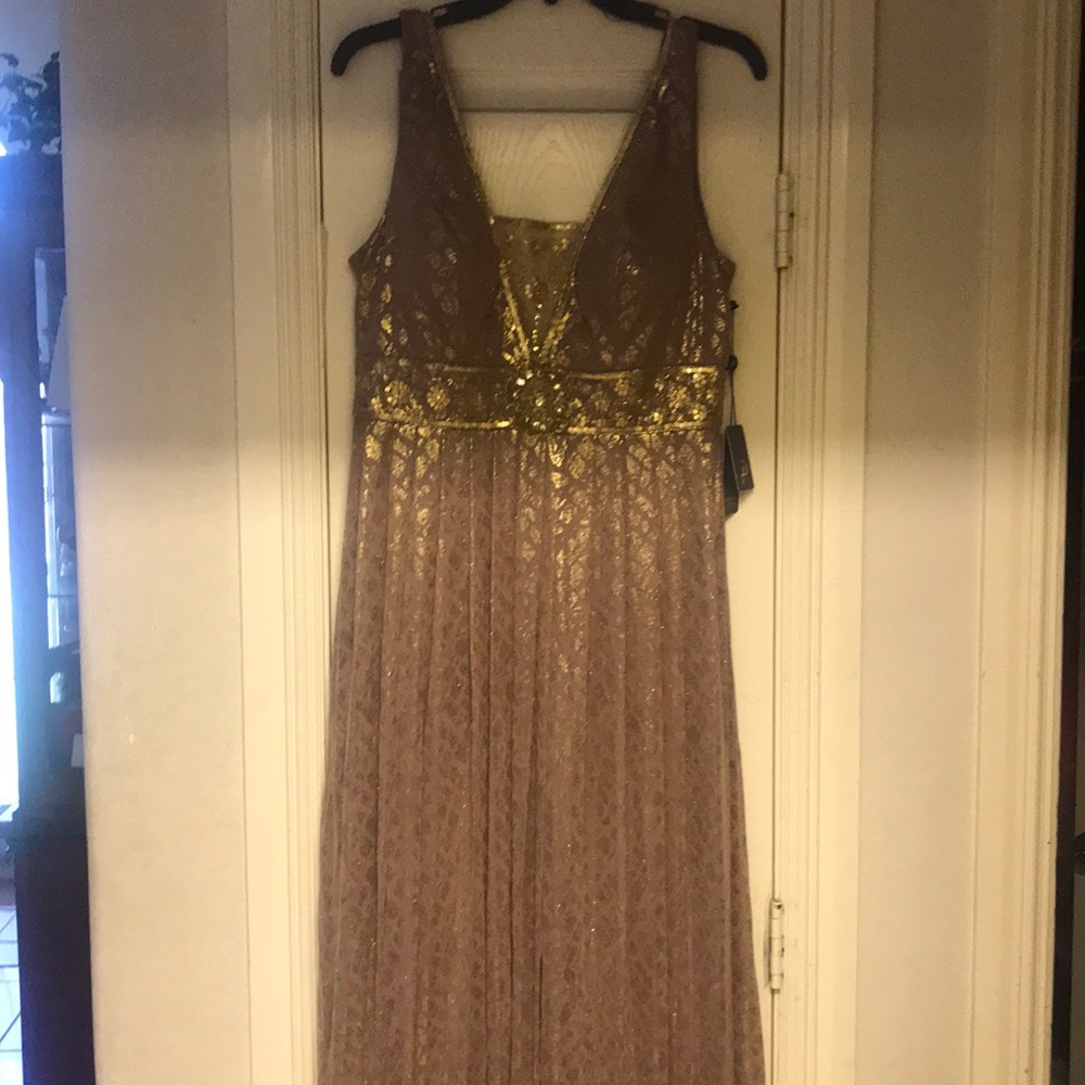 EVENING DRESS - Picture 1 of 6